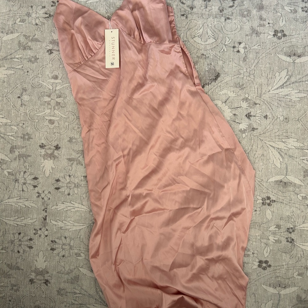 Elegant Pink Satin Midi dress - Picture 3 of 3